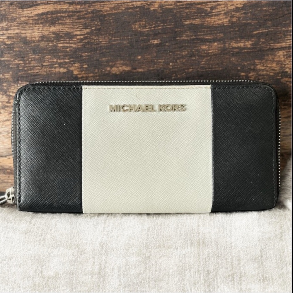 Michael Kors Jet Set Travel Continental Wallet